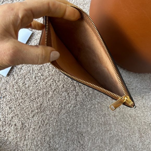 CELINE Bucket 16 Bag Smooth Calfskin Tan - Picture 10 of 11
